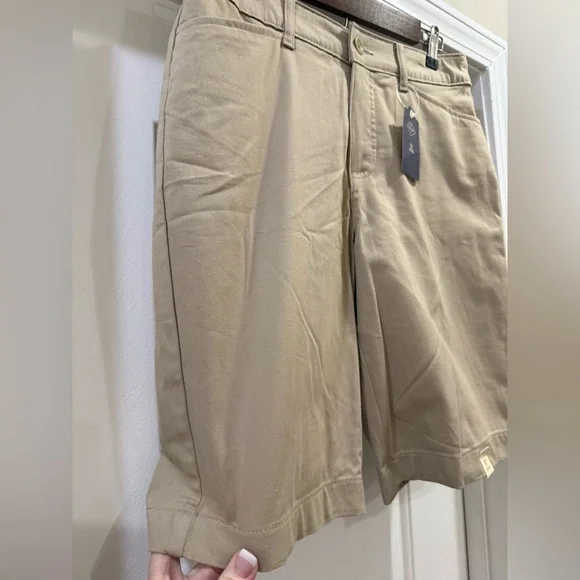 St. John's Bay  🆕 Women’s Mid-Rise Bermuda Shorts Size 8. 🆕🆕 - Picture 3 of 13